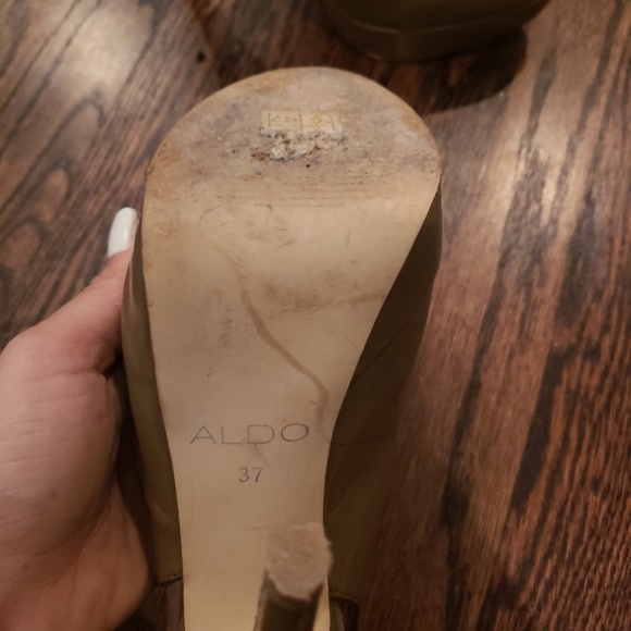 Army Green Aldo Pumps - Picture 3 of 4